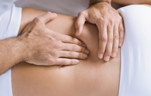 Chiropractic Rockville, MD- chiropractor rubbing womans back